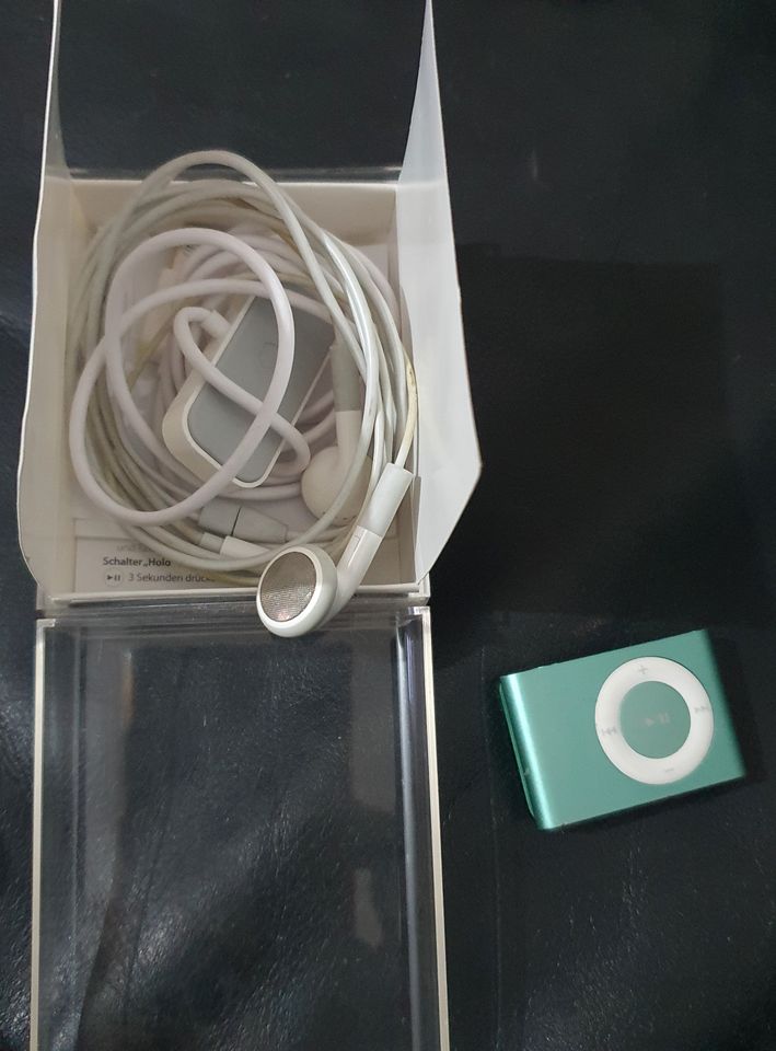 iPod Shuffle 1GB mit Kabel und Kopfhörer in Kiel
