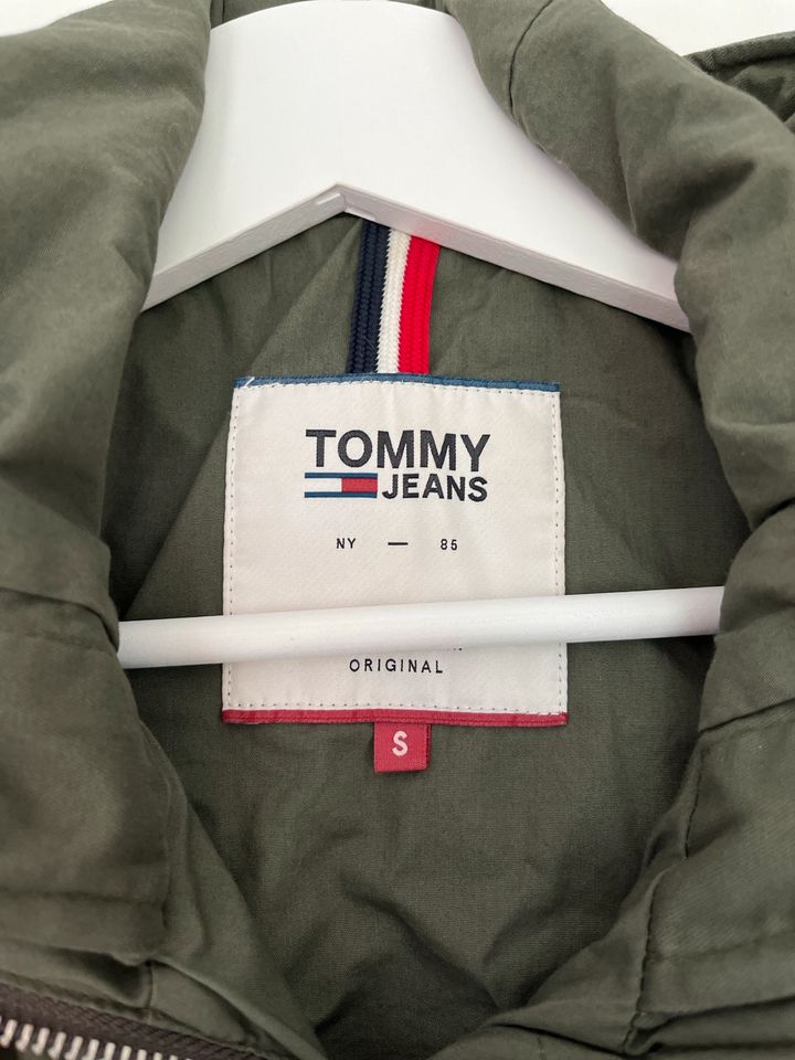 Jacke Tommy Jeans in Hatten
