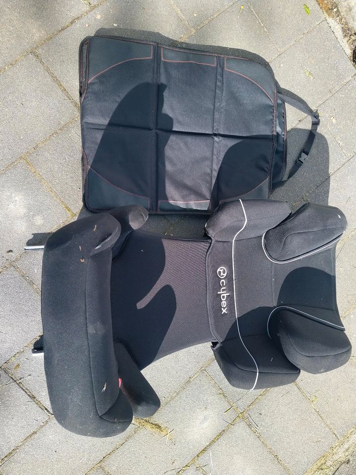 Kindersitz Cybex Solution x-fix ISOFIX 15-36kg und Sitzschoner in Leipzig