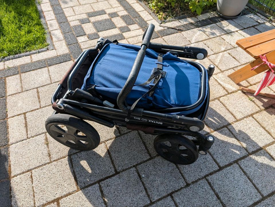 Britax Go Big mit Zubehör in Berlin