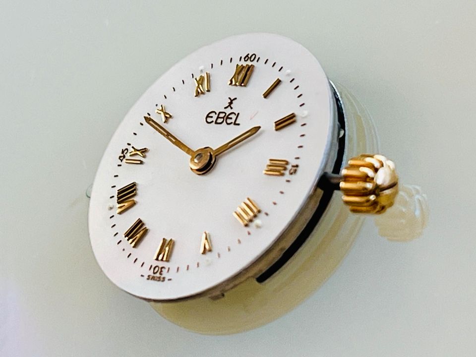 Ebel Uhrwerk mit Zifferblatt Quartz Sammler Ersatzteile in Bad Homburg