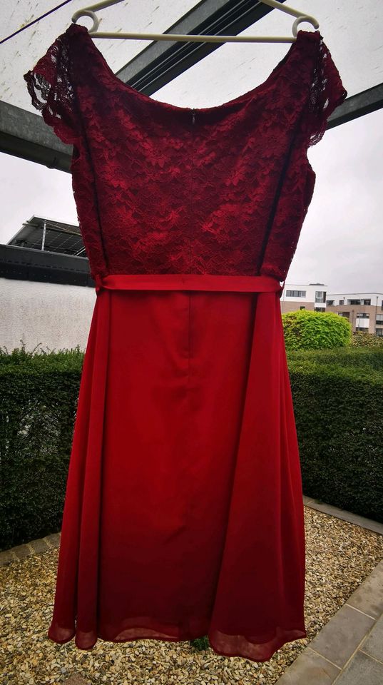 Schönes Cocktailkleid Gr. 48 in Hörstel