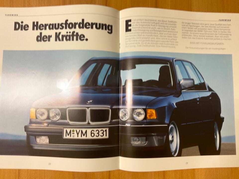 BMW Prospekt 750i / iL E23 von 1987 aus Sammlung Top Zustand in Nandlstadt