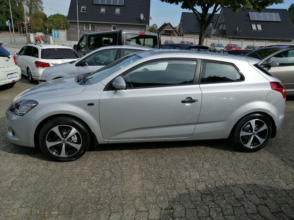 Kia Ceed 1.6i/Klima/Navigation/USB in Lübeck