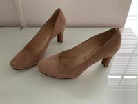 Hochwertige, top moderne, bequeme UNISA Pumps Gr. 39 beige TOP Bayern - Dettelbach Vorschau