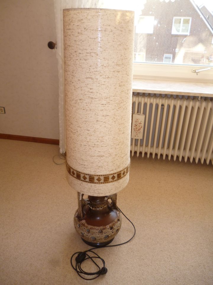 Stehlampe - Keramikfuß mit Fußschalter - Ø 30 x 130 cm in Hamburg