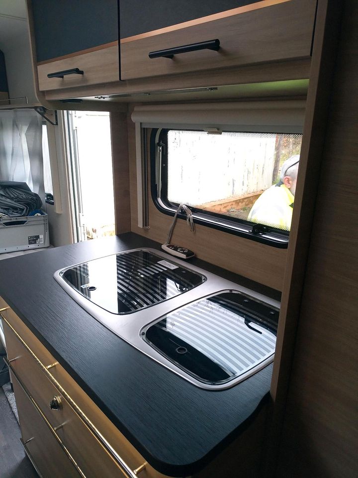 **WOHNWAGEN ,,CARAVELAIR"MODELL ,,ALBA 497 FAMILY *DREIER STOCKB* in Enger