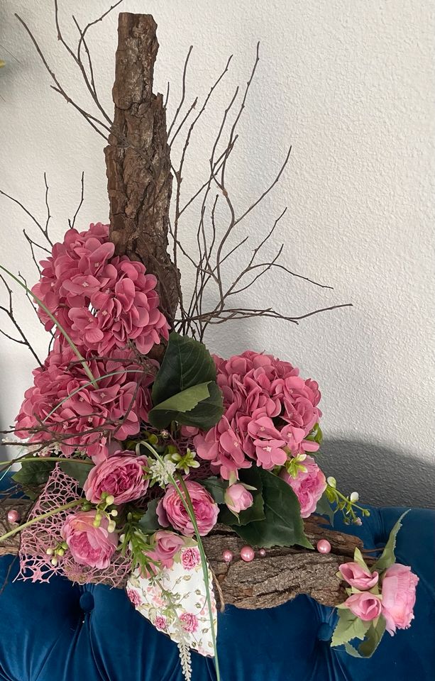 Wunderschönes Blumen Gesteck im Landhausstil in Wurmlingen
