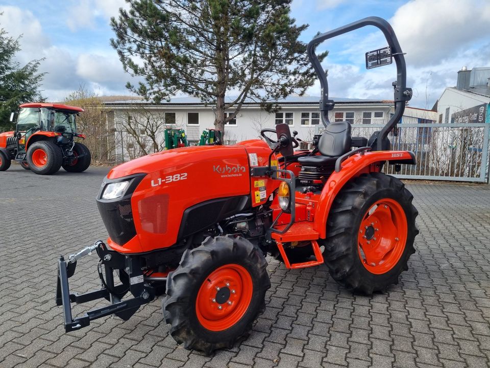 Kubota L1382 HST Traktor Schlepper Allrad 38PS L1-382 in Olpe