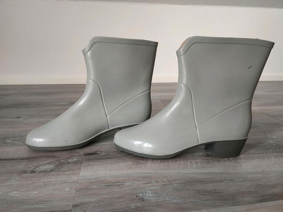 Vintage Rubber Boots 42 Gummi PVC Stiefel Gummistiefel Absatz in Hessen -  Groß-Gerau | eBay Kleinanzeigen ist jetzt Kleinanzeigen