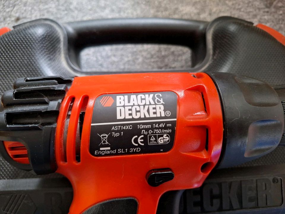 Black & Decker Akku Schrauber mi Koffer in Berlin