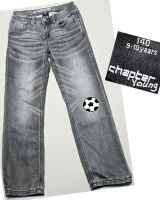 Graue Jeanshose mit Fußball Gr. 140 von Chapter Young Niedersachsen - Salzgitter Vorschau