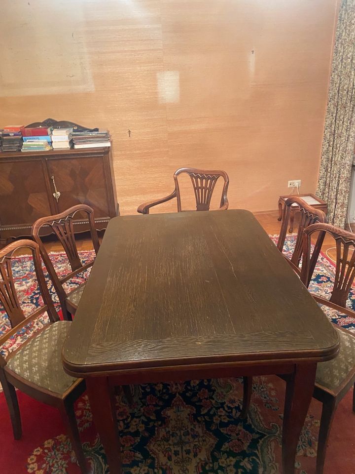 Stühle und Tisch aus Historismus Zeit in München