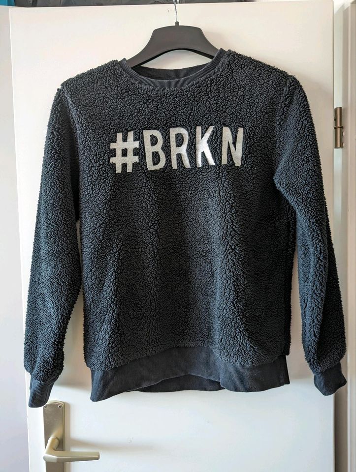 Bershka kuschel Pullover in Oranienburg