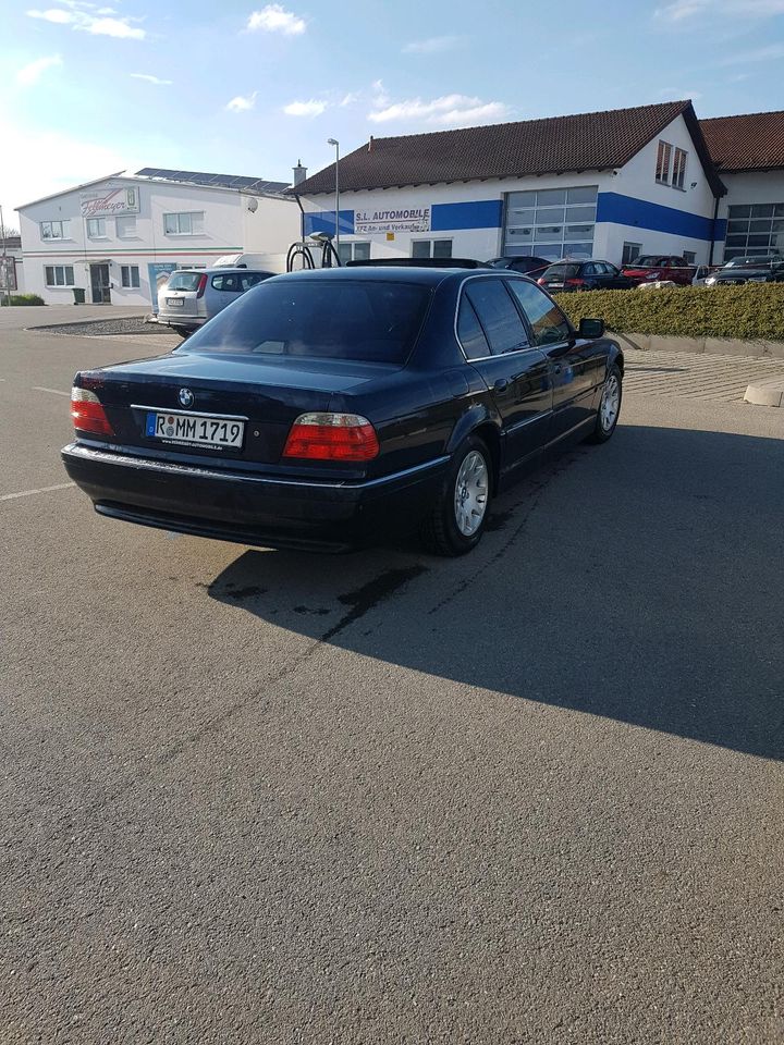 Ich bitte meinen BMW E 38 in Hemau