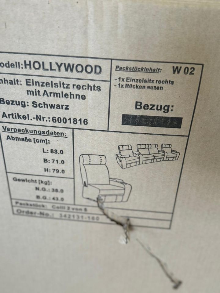 Sofa, Heimkino, Notverkauf aus Pöatz mangel in Wilster