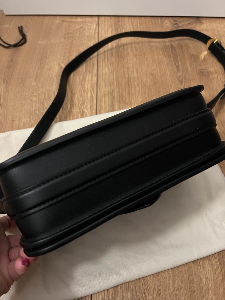 Umhängetasche schwarz Gold Handtasche Blogger in Aue