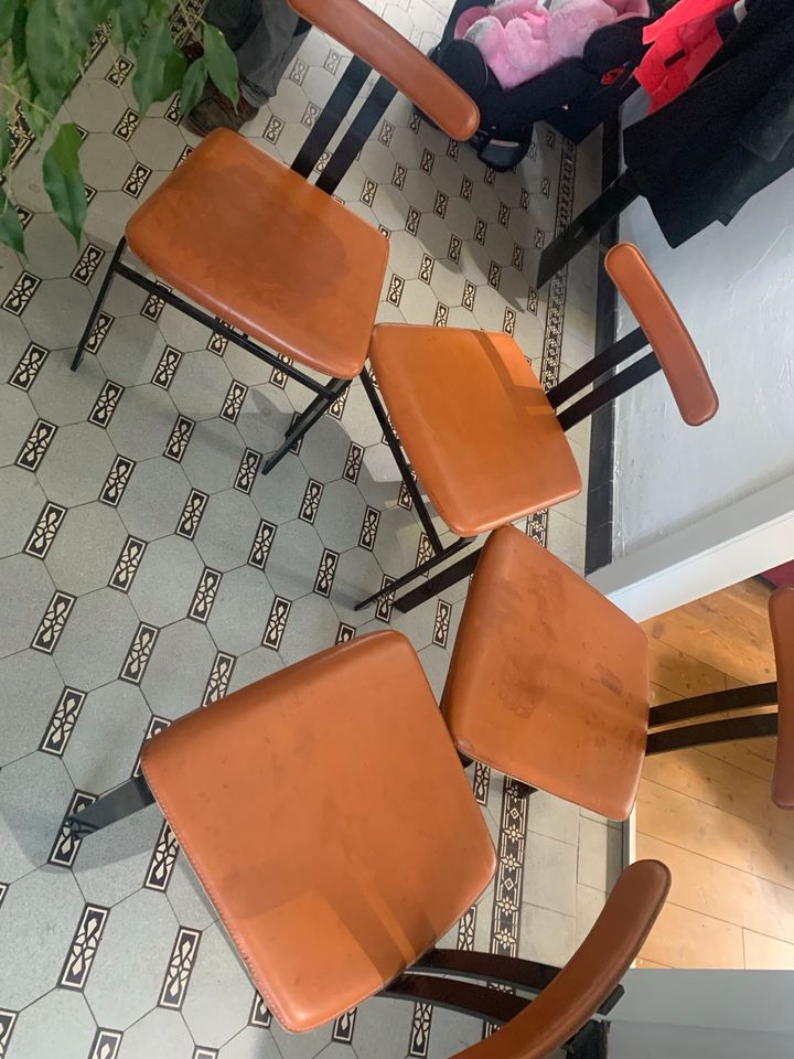 Esstisch und Stühle in Enger