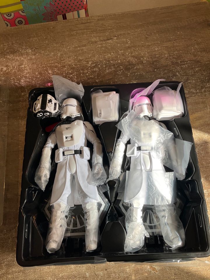 Hot Toys Star Wars First Order Snowtroppers in Schmallenberg