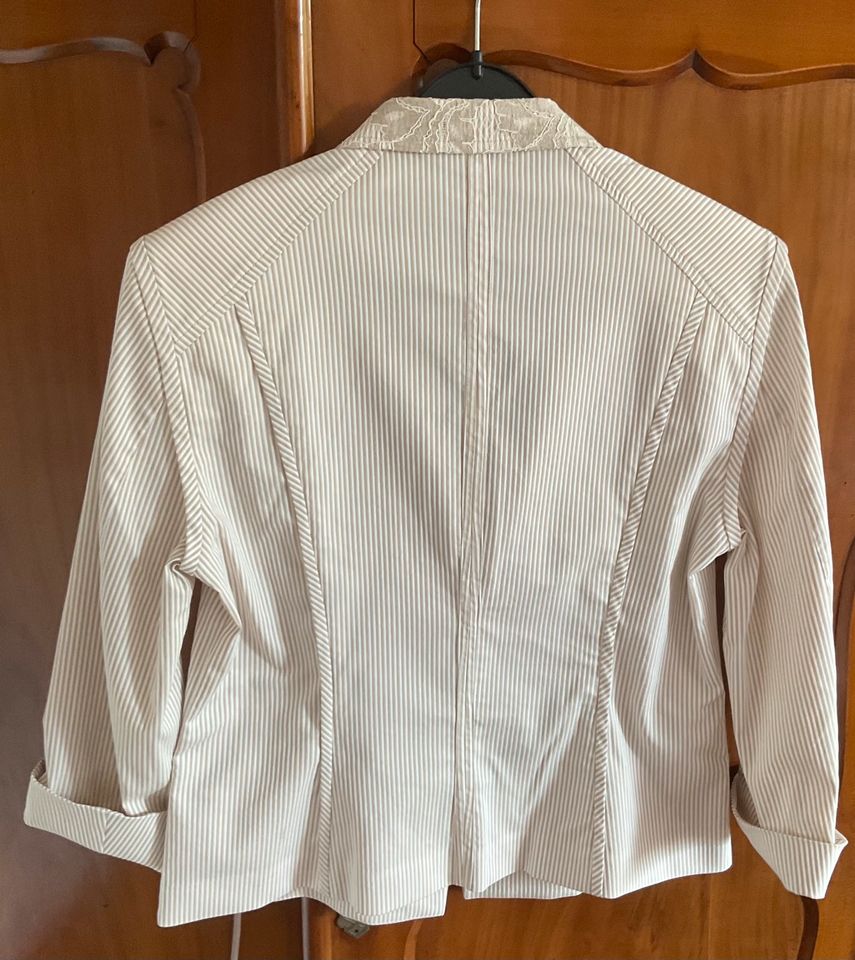 Beige-weiß gestreifter Sommerblazer von RIANI, Gr. 38 in Mönchengladbach