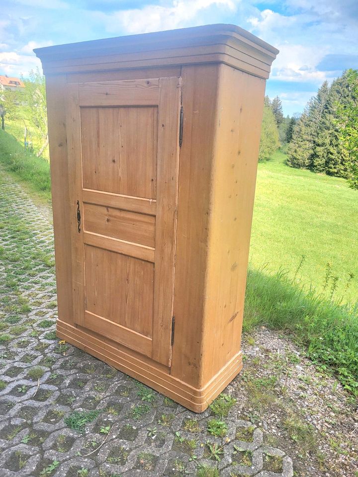 Schöner alter Bauernschrank Restauriert TOP in Schonach