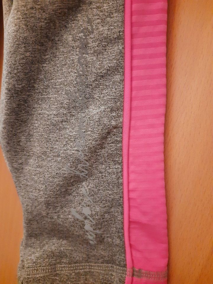 Mädchen, Sport Fitness Hose, Leggins, ¾, Gr. 140, Neu in Nieheim