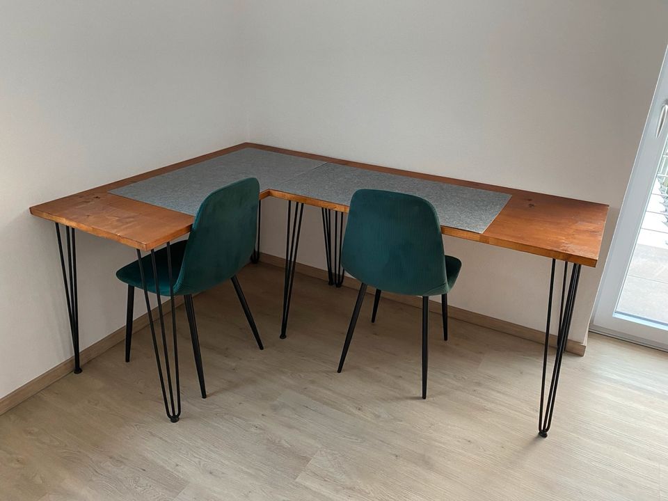 Schreibtisch 125x60 in Blaibach