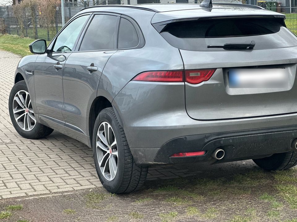 Jaguar F Pace sehr gepflegtes Fahrzeug. in Oldenburg