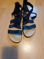 Sandalen auf einem Mädchen Hessen - Kassel Vorschau