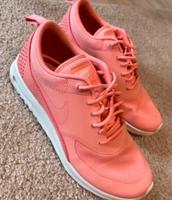 Nike Air Max Thea Koralle/Rose Gr. 36,5 Niedersachsen - Osloß Vorschau