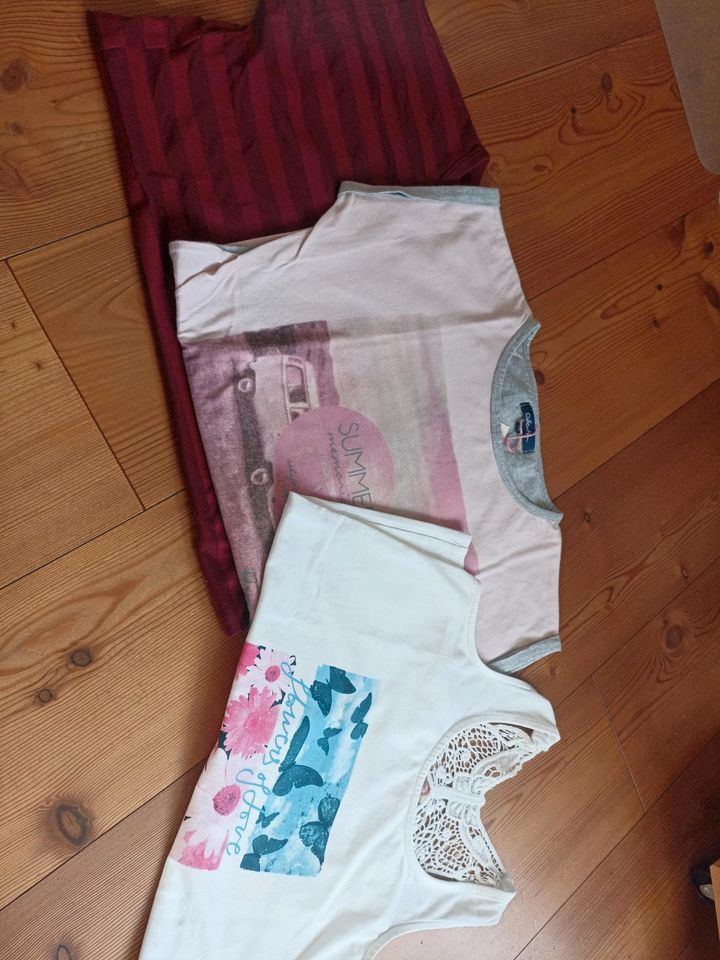 3 Stück T-SHIRTS Gr. 152 in Stallwang