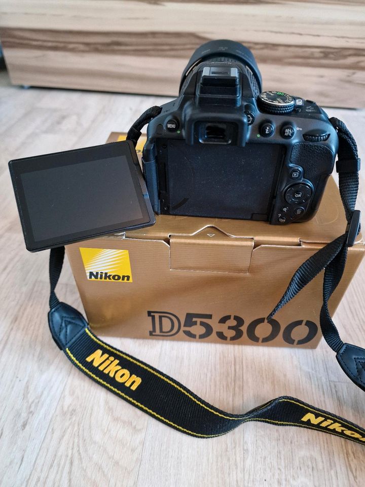 Nikon D5300 + Nikkor 18-105 mm in Dinklage