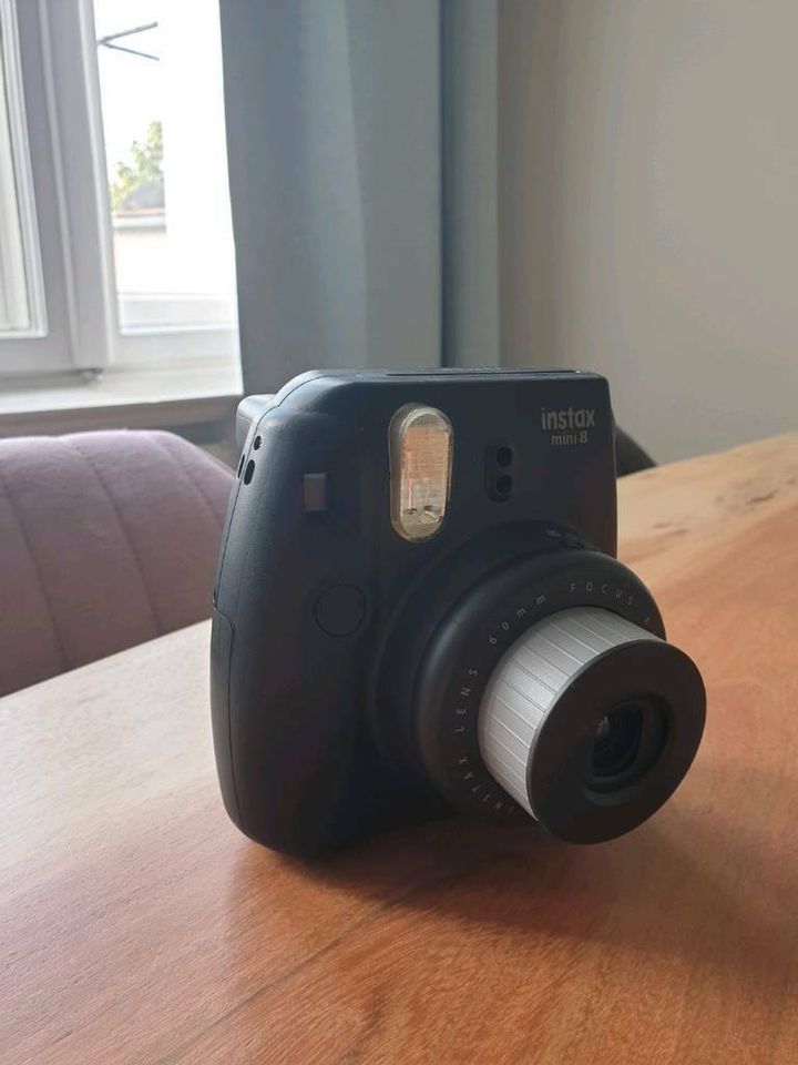 Sofortbildkamera zu vermieten / Instax Mini 8 schwarz in Berlin