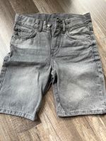 Kurze Jeanshose Shorts H&M grau 134 Niedersachsen - Wardenburg Vorschau