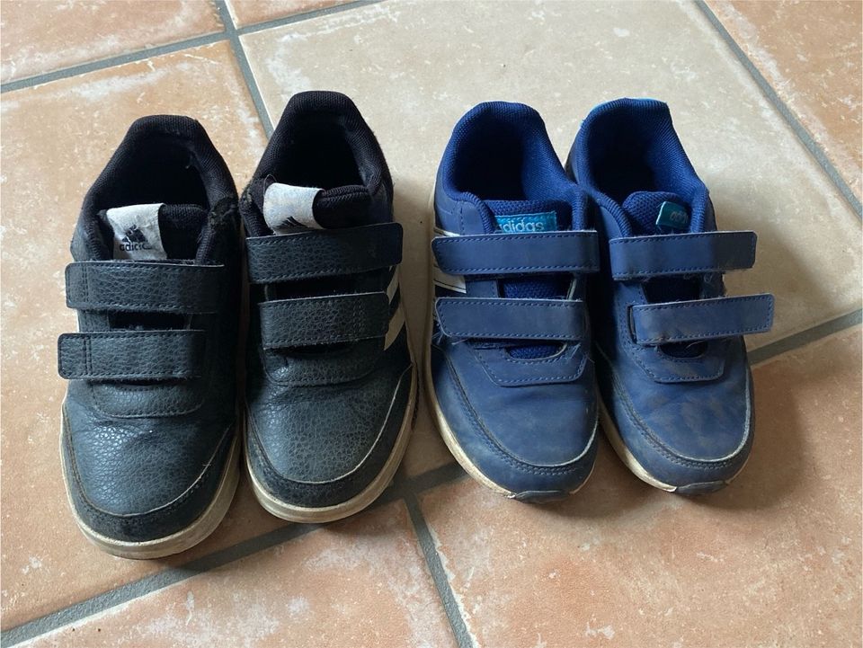 Adidas 2x Sneaker Paket blau und schwarz 29&30 in Pulheim
