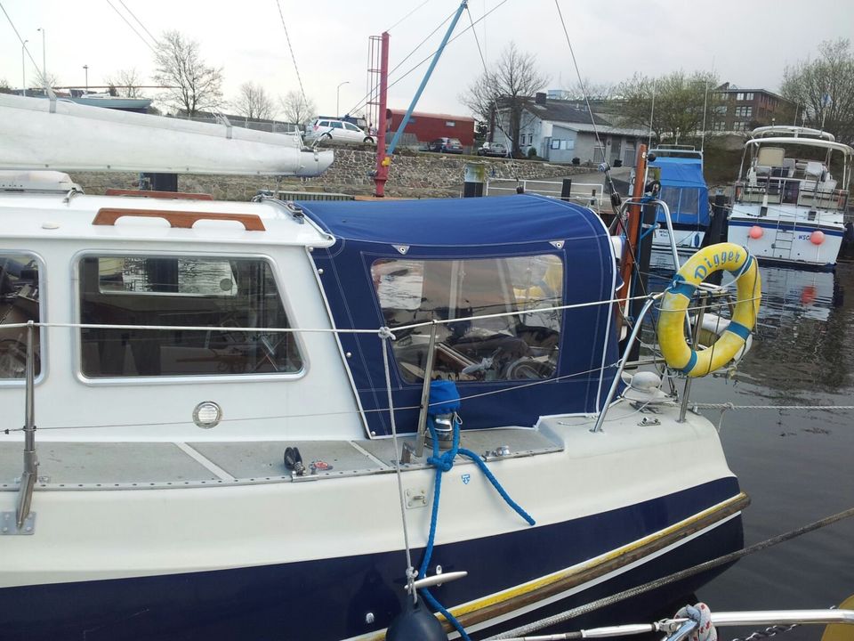 Beryll 30 Deckshaus Motorsegler Segelyacht Innensteuerstand in Kiel