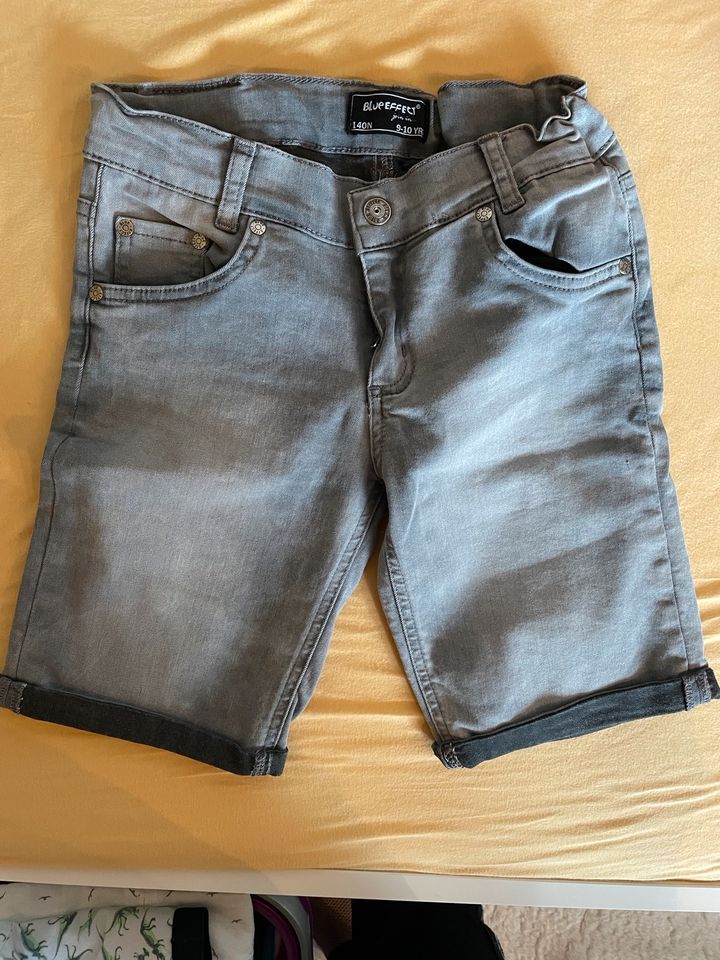 Tolle Shorts , Kurze Jeans Blue Effect  Gr. 140 TOP !!! in Gammertingen