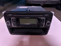 Original VW Radio 1K0035156B Golf Touran Jetta Polo Düsseldorf - Benrath Vorschau