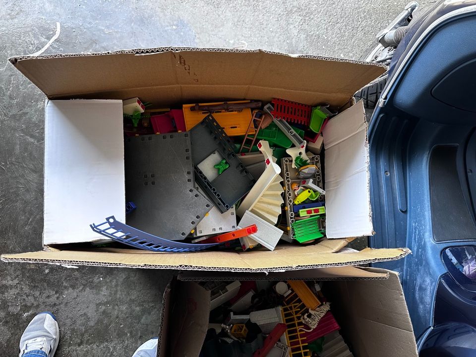 2 riesige Kartons mit Playmobil - Schnäppchen - Top in Berlin