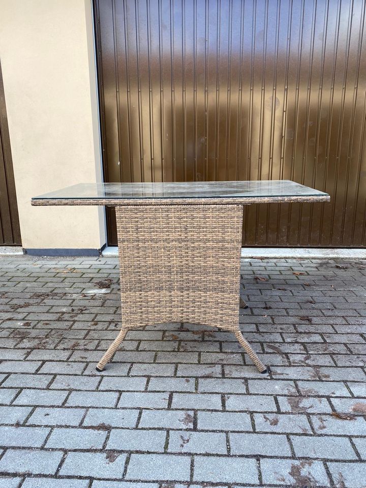 Rattan Balkontisch in Dresden