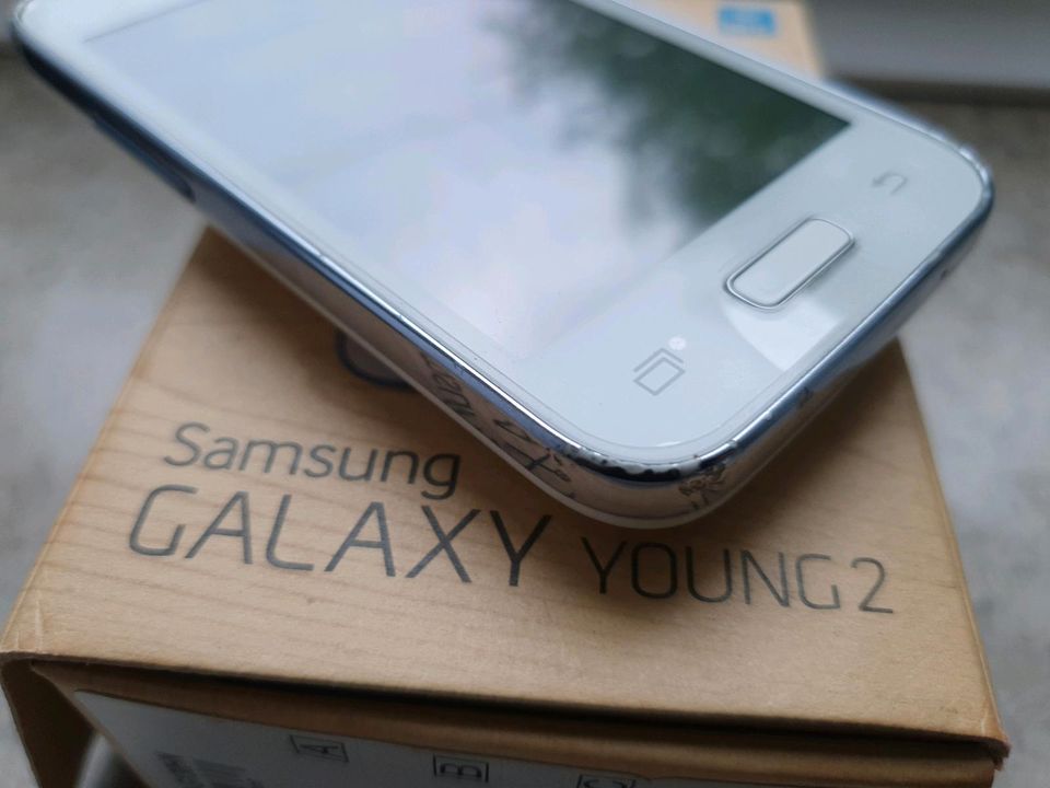 Samsung Galaxy Young 2 SM-G130HN + Schutzhülle in Hamburg