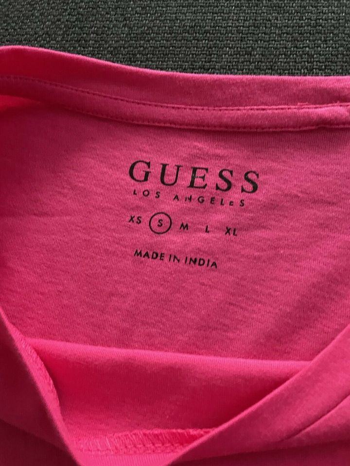 Guess Tshirt Pink S in Schüttorf