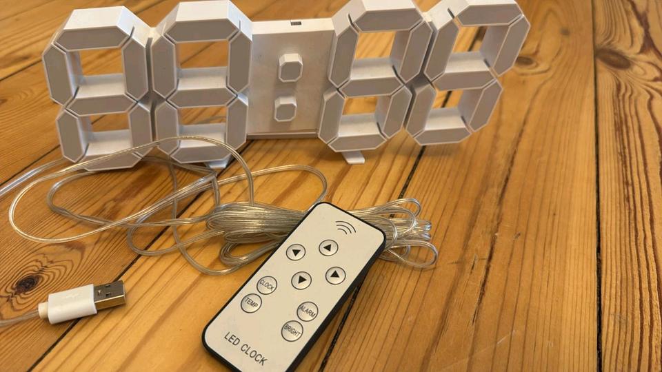 Design Digital Uhr Timer mit Fernbedienung + Aufsteller in Berlin
