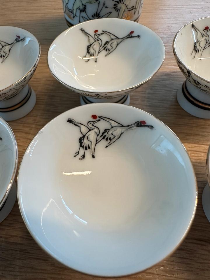 Japanisches vintage Sake Becher Set Kranich, 7teilig - handbemalt in Kreuzau