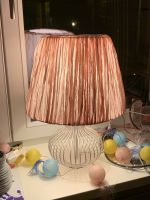 Lampenschirm Ikea Hemsta rosa 36cm und weiße Lampe aus Gitter Frankfurt am Main - Rödelheim Vorschau