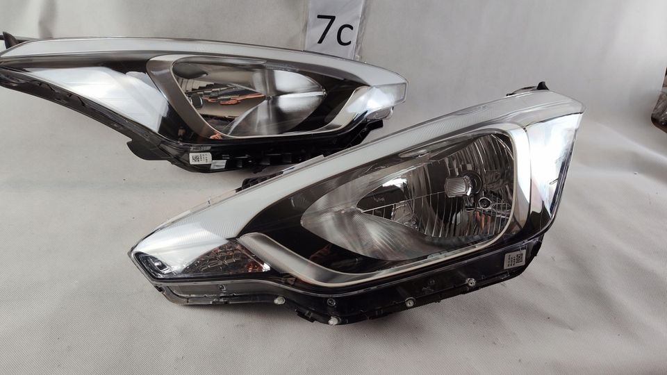 SCHEINWERFER  HYUNDAI I20 REFLEKTOR RECHTS LINKS TOP ZUSTAND in Neu-Isenburg