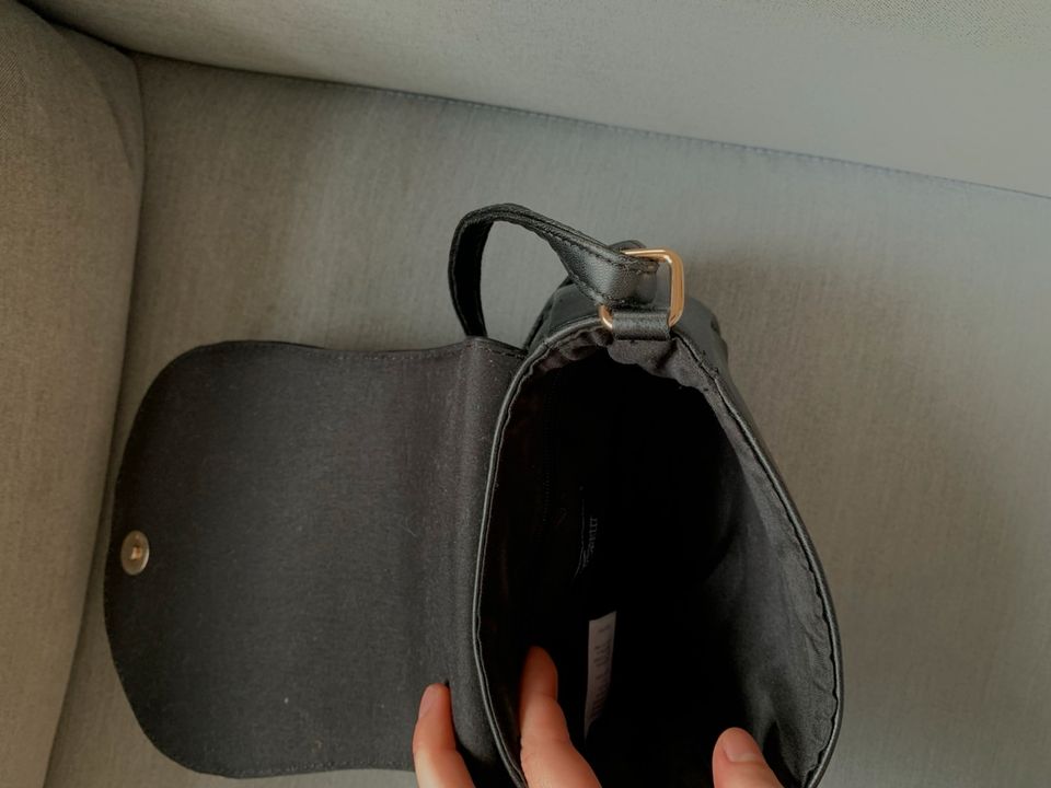 schöne schwarze Handtasche mit viel Platz in Altdorf bei Nürnberg