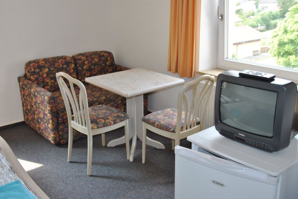 1 Zimmer Apartment, Wohnung möbliert, frei, Bad, WC, bei Eichstätt. SOFORT FREI in Dollnstein