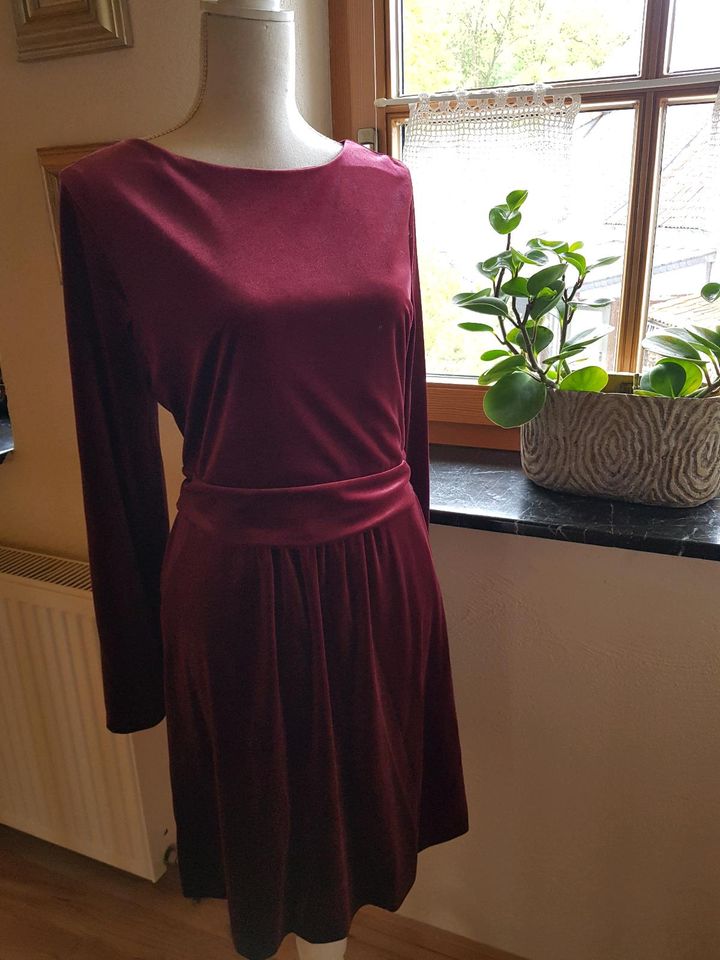 Samtkleid, festlich, Boden, rot, Hingucker, 42, Kleid in Dörverden