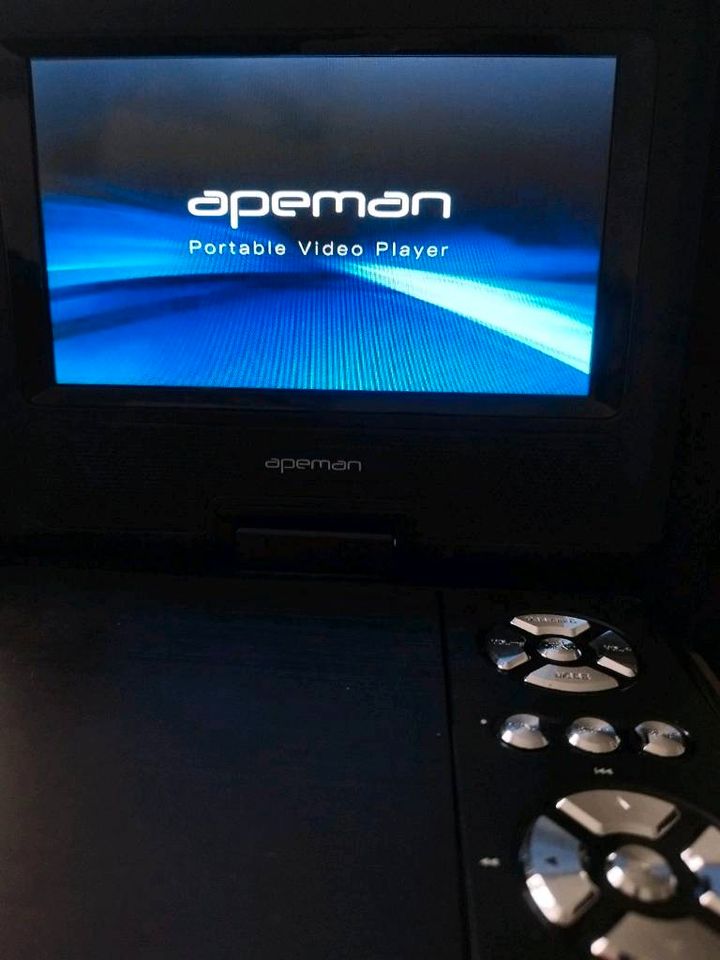 Apeman tragbarer DVD Player +9 DVDs in Hofgeismar